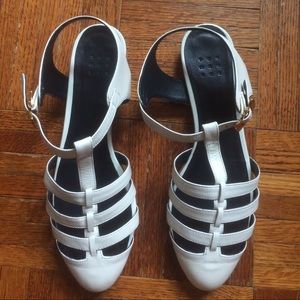 Trademark nwt Scallop kidskin sandal, size 39